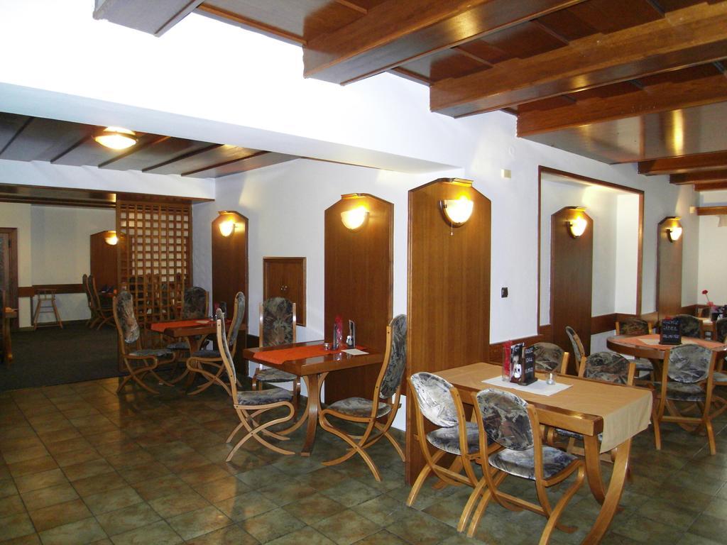 Penzion A Restaurace U Veterana Frenštát pod Radhoštěm Kültér fotó