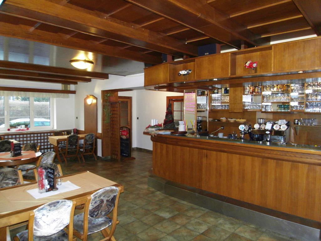 Penzion A Restaurace U Veterana Frenštát pod Radhoštěm Kültér fotó