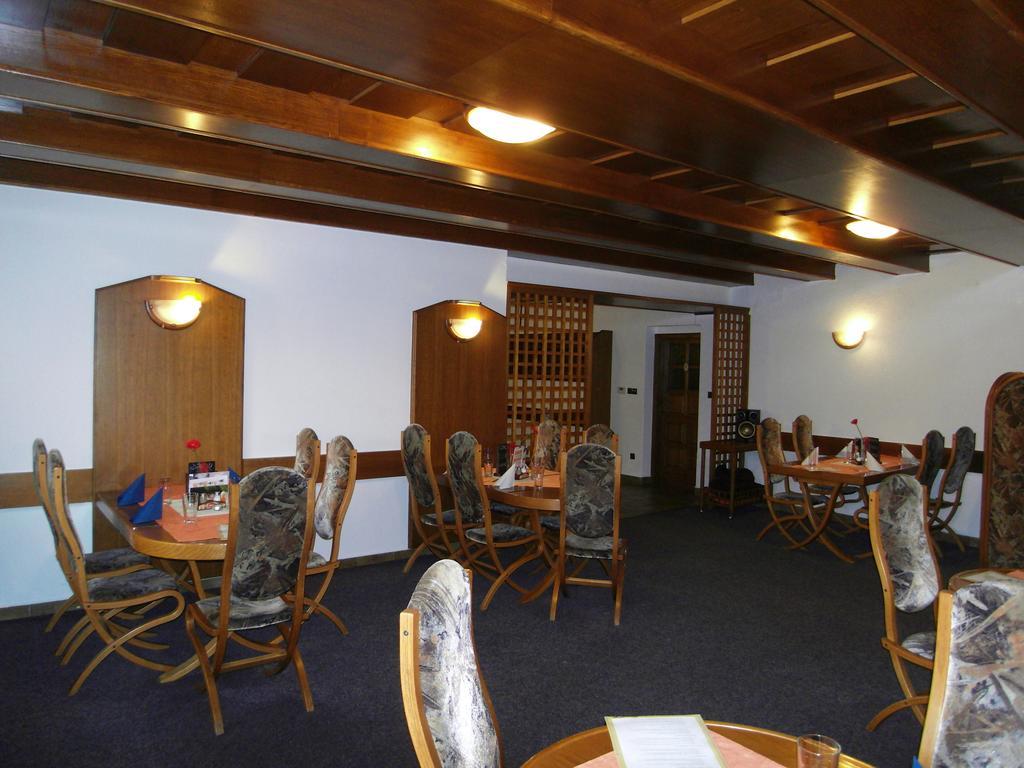 Penzion A Restaurace U Veterana Frenštát pod Radhoštěm Kültér fotó