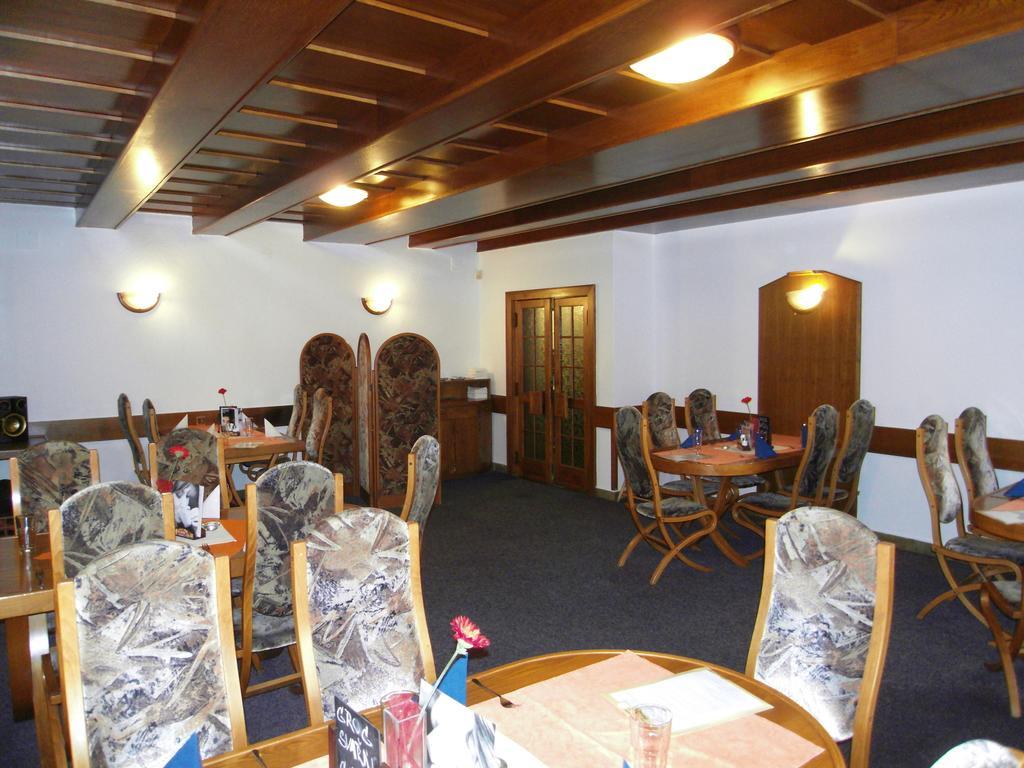 Penzion A Restaurace U Veterana Frenštát pod Radhoštěm Kültér fotó