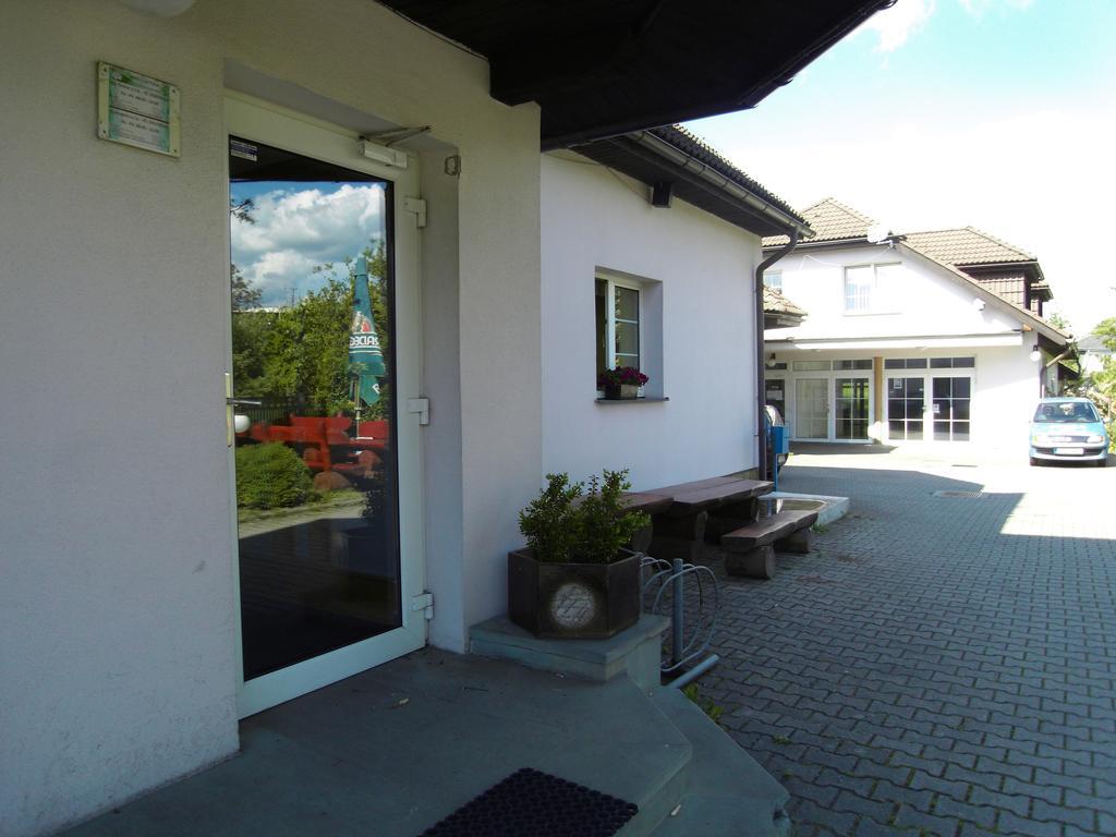 Penzion A Restaurace U Veterana Frenštát pod Radhoštěm Kültér fotó