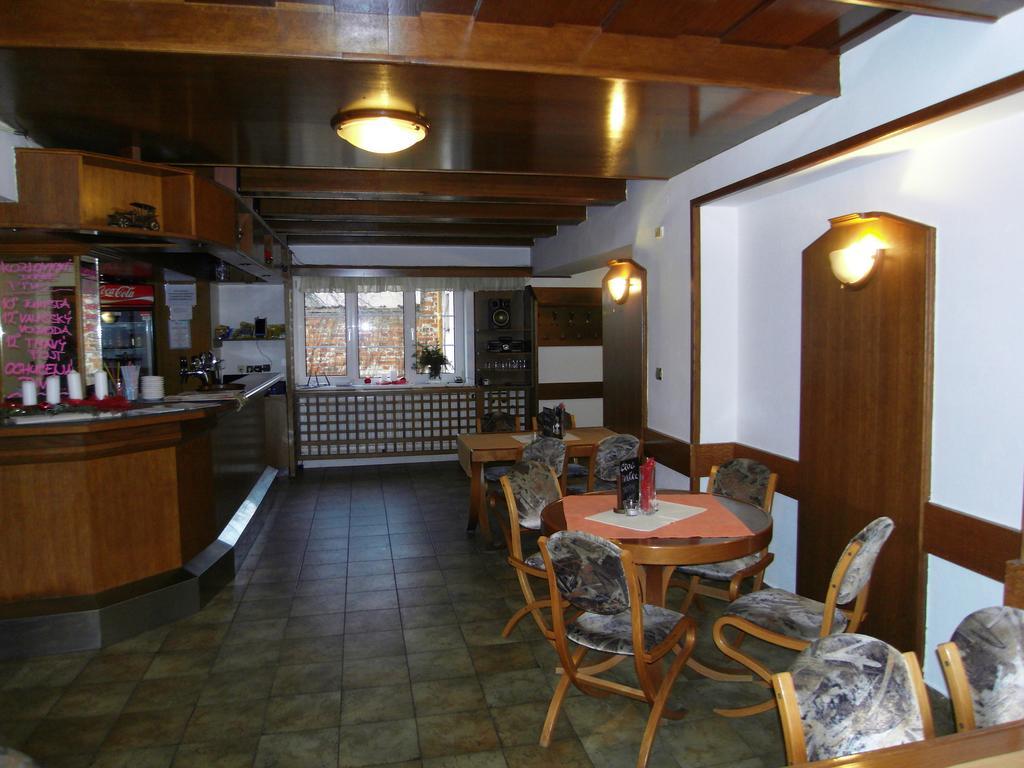 Penzion A Restaurace U Veterana Frenštát pod Radhoštěm Kültér fotó