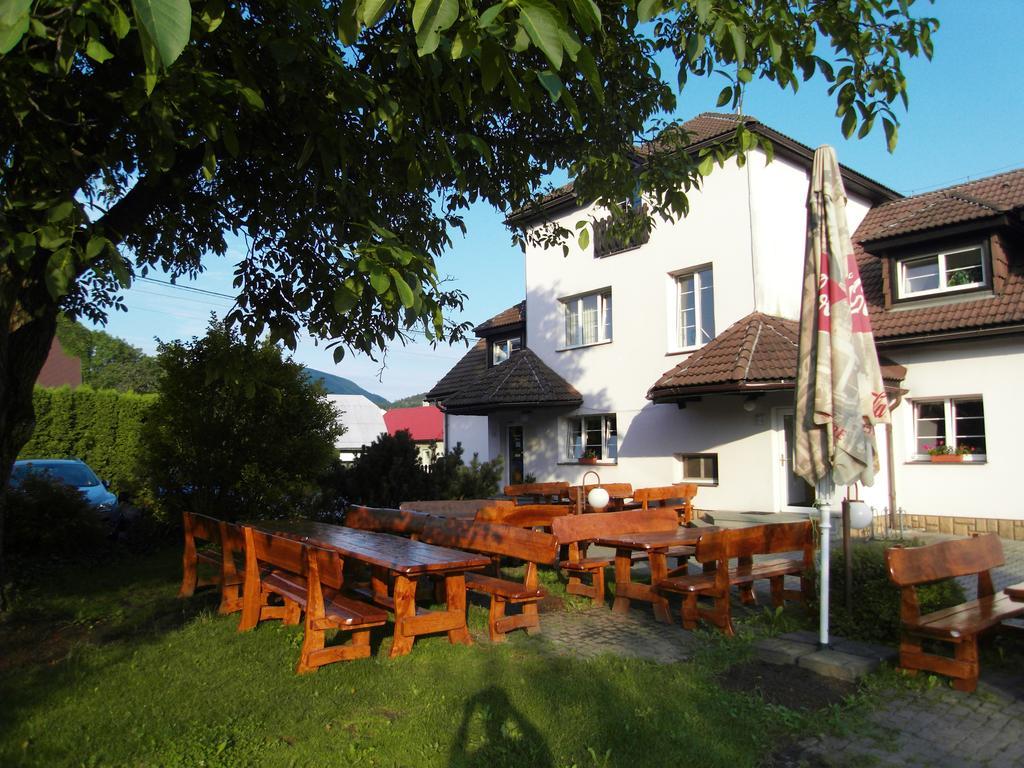 Penzion A Restaurace U Veterana Frenštát pod Radhoštěm Kültér fotó