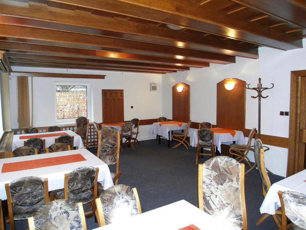 Penzion A Restaurace U Veterana Frenštát pod Radhoštěm Kültér fotó