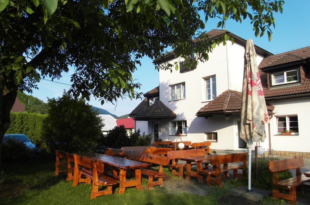 Penzion A Restaurace U Veterana Frenštát pod Radhoštěm Kültér fotó